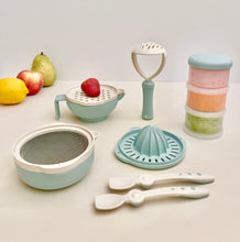Load image into Gallery viewer, Baby Food Maker with Storage and Spoons Blue